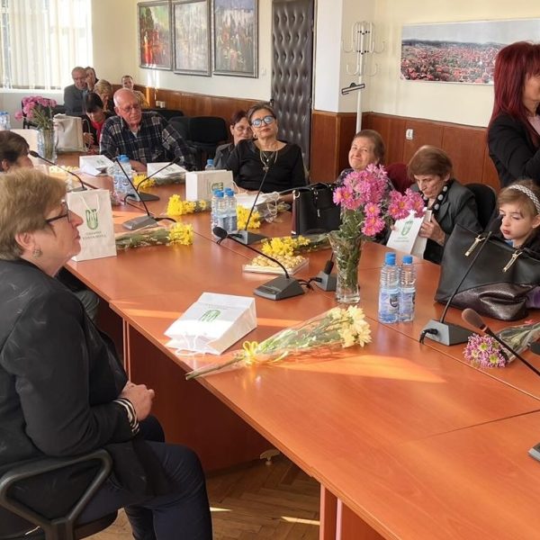 Кметът на Община Тополовград удостои с почетен знак бивши директори на училища